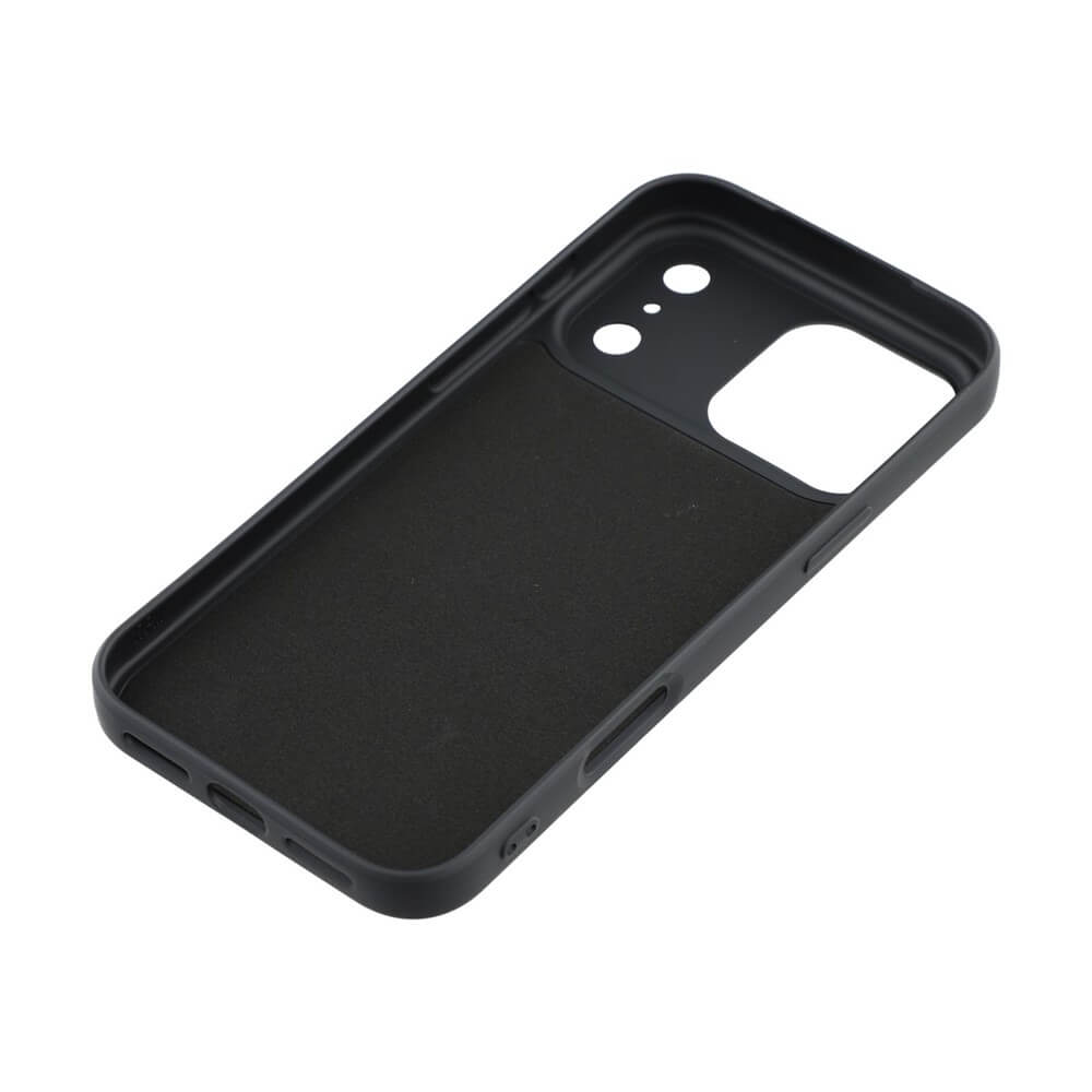 Schwarze Smartphone-Hülle mit Aussparungen für Kamera und Tasten, schlicht und schützend gestaltet.