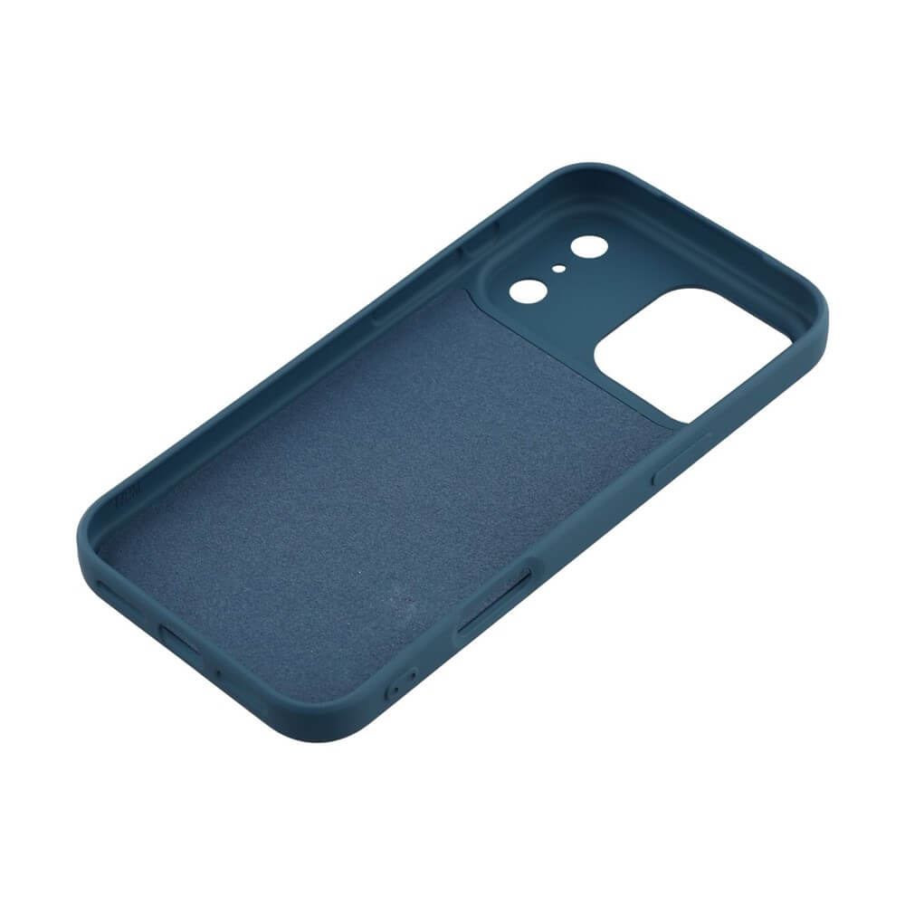 Blaues Smartphone-Case mit weicher Innenstruktur und präzisen Aussparungen für Kamera und Tasten.