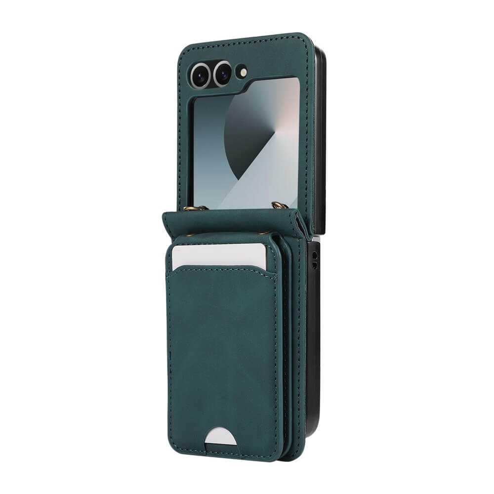 Das Cover-Discount Galaxy Z Flip7 Etui in grünem Leder bietet viele Kartenfächer, ein praktisches Umhängeband und ist als Flip-Etui speziell für faltbare Smartphones mit integriertem Kartenhalter designt.
