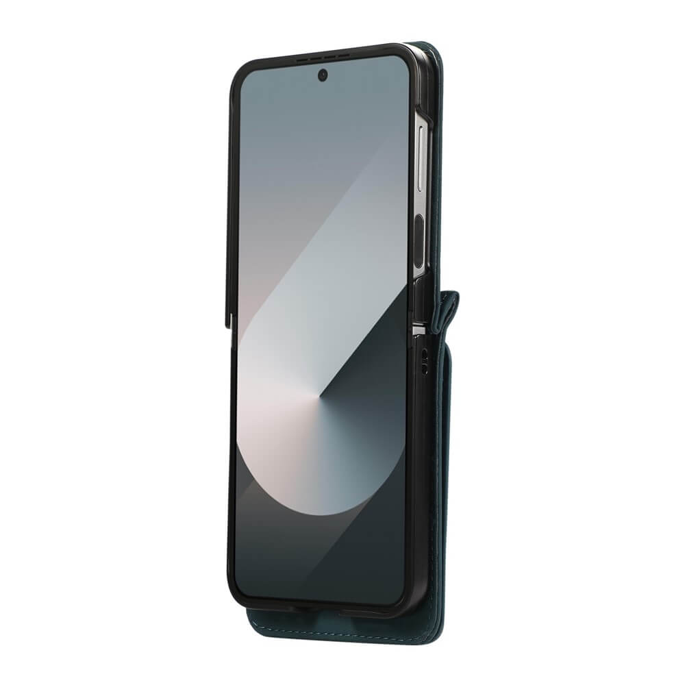 Galaxy Z Flip7 im schwarzen Cover-Discount Etui mit vielen Kartenfächern und Umhängeband - perfekte Schutzhülle zum Aufstellen und Mitnehmen.
