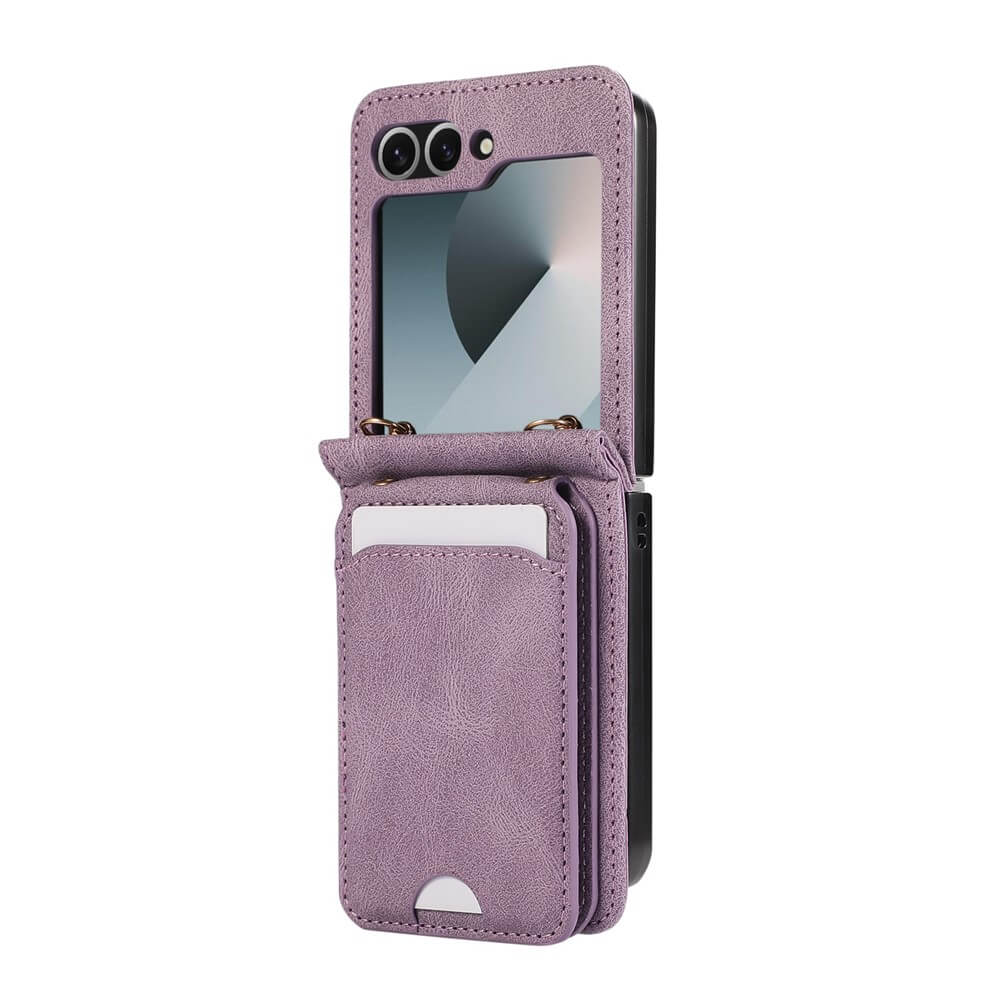 Das Cover-Discount Galaxy Z Flip7 - Etui viele Kartenfächer mit Umhängeband in Lila schützt Ihr faltbares Smartphone, bietet Kartenfächer, Spiegel und praktisches Umhängeband - ideal für einfaches Tragen im Alltag.