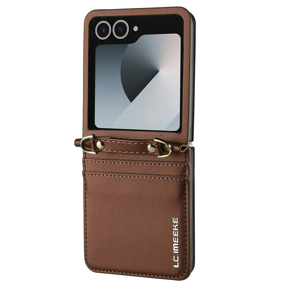 Die LC.IMEEKE L1 Series Leder Etui Hülle für Galaxy Z Flip7 ist eine stilvolle braune Ledertasche mit Kartenschlitzen und einer Tasche, die sowohl Eleganz als auch Funktionalität für Ihr Flip-Smartphone bietet.