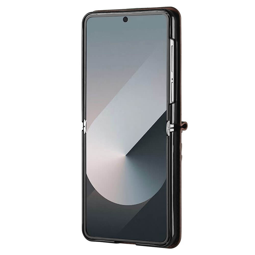 Die LC.IMEEKE L1 Series Leder Etui Hülle für Galaxy Z Flip7 ist eine schlichte schwarze Flip-Tasche, die den Bildschirm mit einem abstrakten Hintergrundbild zeigt.