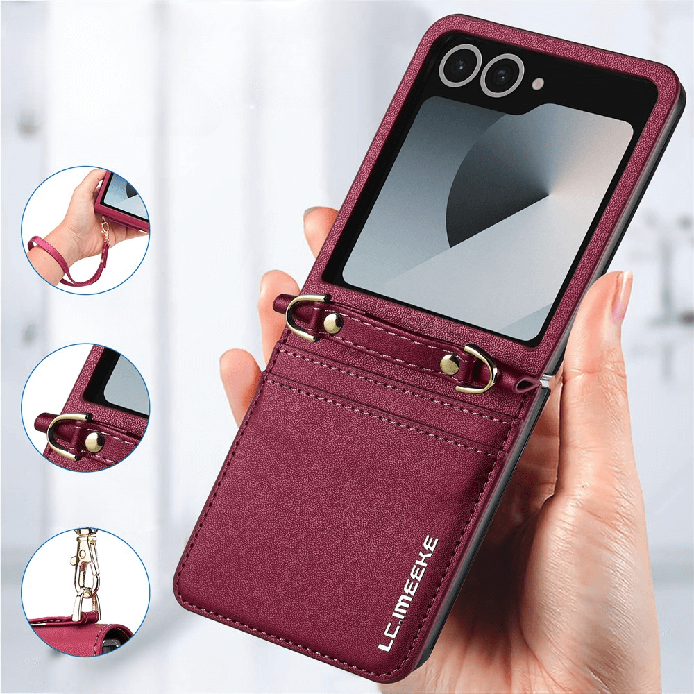 Eine Hand hält die LC.IMEEKE L1 Series Leder Etui Hülle für Galaxy Z Flip7, ein kastanienbraunes Flip Case mit Riemen und Metallringen - ein stilvoller Schutz von LC.IMEEKE.