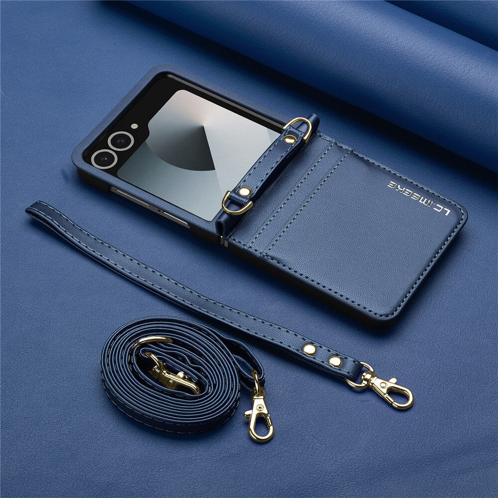 Eine blaue LC.IMEEKE L1 Series Leder Etui Hülle für Galaxy Z Flip7, mit Riemen und goldener Hardware, wird auf einer passenden blauen Oberfläche gezeigt.