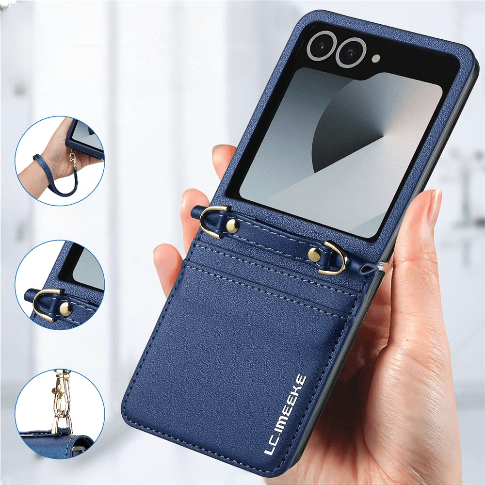 Eine Hand hält die LC.IMEEKE Galaxy Z Flip7 L1 Series Leder Etui Hülle, die mit einer Schlaufe, goldenen Akzenten, Kameraausschnitt und praktischen Kartenfächern ausgestattet ist.