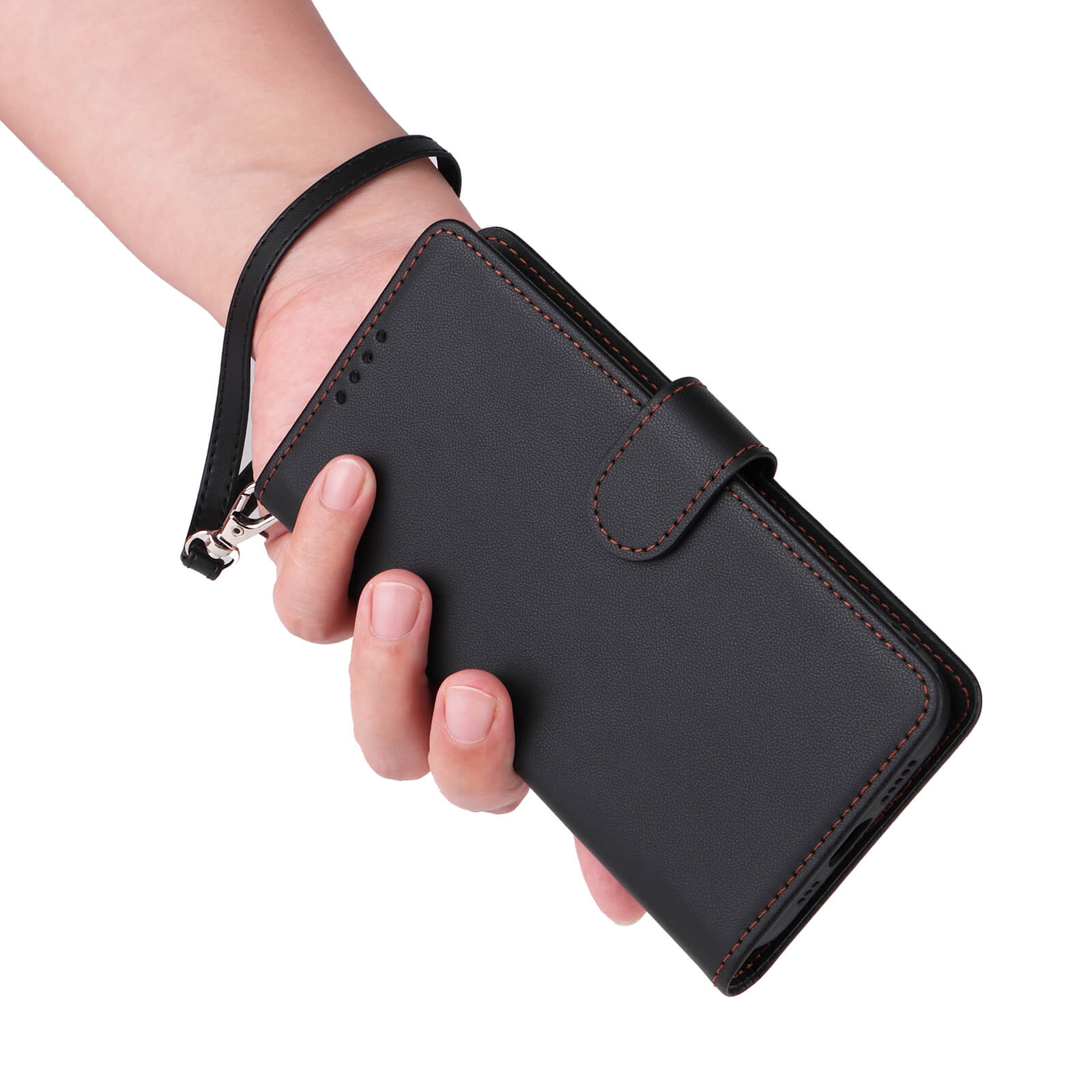 Elegante schwarze Lederhülle mit orangener Naht und Verschluss, gehalten in der Hand, mit abnehmbarem Wristlet.