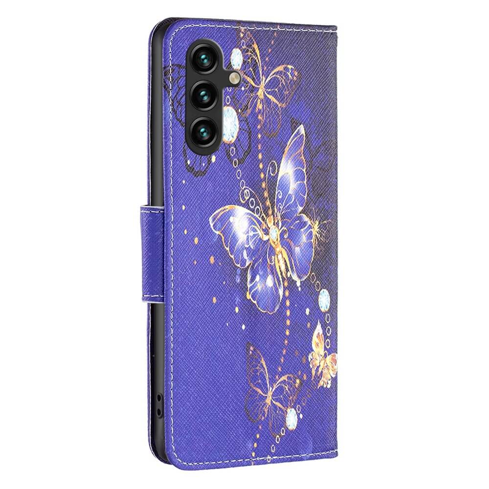 Die Cover-Discount Galaxy A35 Tasche Hülle Schmetterling schmückt Ihr Smartphone mit gelben und blauen Schmetterlingen sowie verspielten Swirls auf der Rückseite.