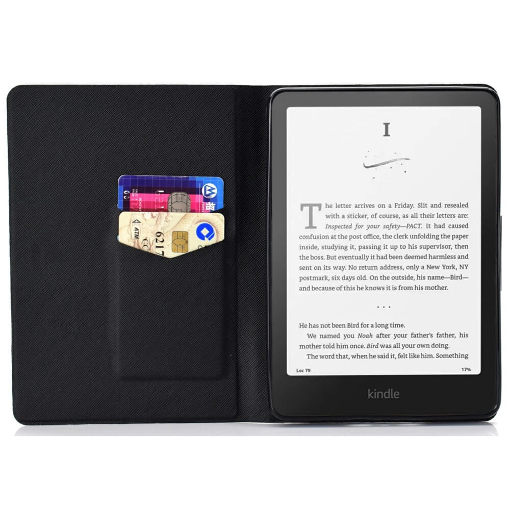 #farbe_blue-marble|Das Cover-Discount Kindle Paperwhite 2024 Etui mit stilvollem Motiv bietet Rundumschutz und Platz für zwei Karten sowie einen gefalteten Geldschein im Innenfach.