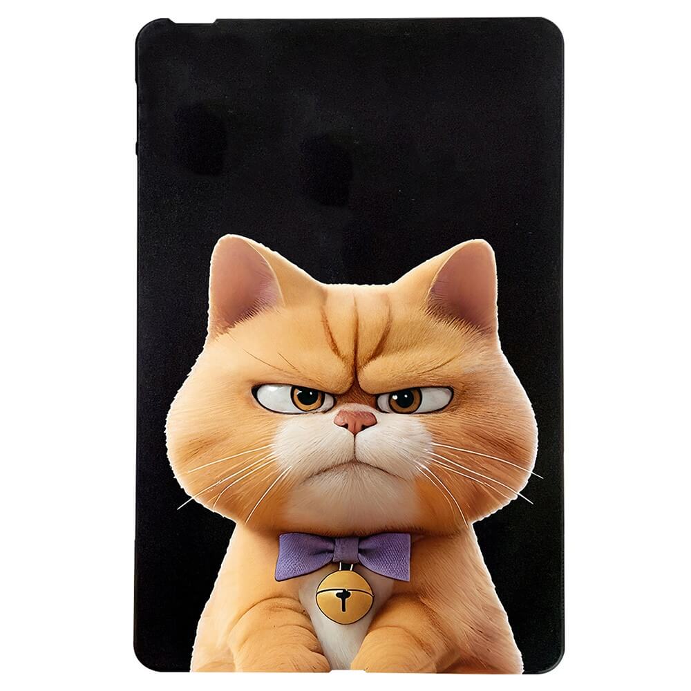 #farbe_garfield|Illustration einer mürrischen orangefarbenen Katze mit lila Fliege und Glocke auf Schwarz, abgebildet auf der Cover-Discount Kindle Paperwhite 2024 Schutzhülle TPU mit Motiv für flexiblen Rundumschutz und stylischen Schutz.