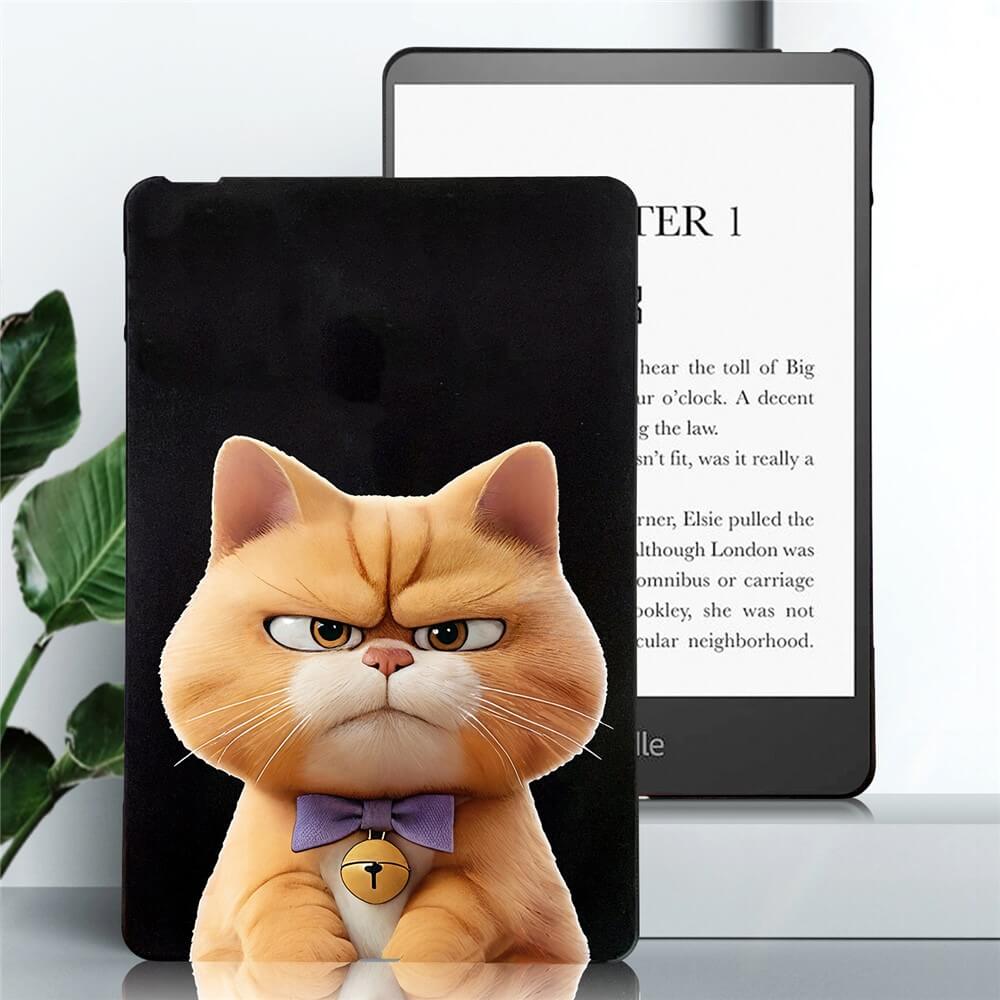 #farbe_garfield|Die Cover-Discount Kindle Paperwhite 2024 Schutzhülle TPU mit Motiv bietet flexiblen Rundumschutz und zeigt eine grimmige Cartoon-Katze mit Fliege - die perfekte Hülle für Katzenfans und E-Reader-Besitzer.