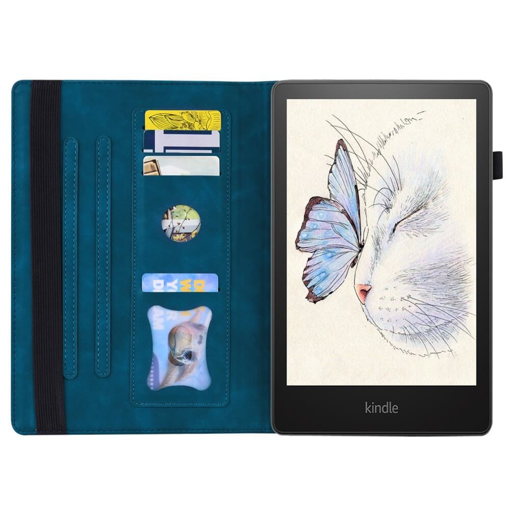 #farbe_blau|Die Cover-Discount Kindle Paperwhite 2024 Hülle in Blau ist ein Kunstleder-Etui mit Kartenfächern und zeigt eine gezeichnete Katze, die einem Schmetterling Nase an Nase gegenübersteht.