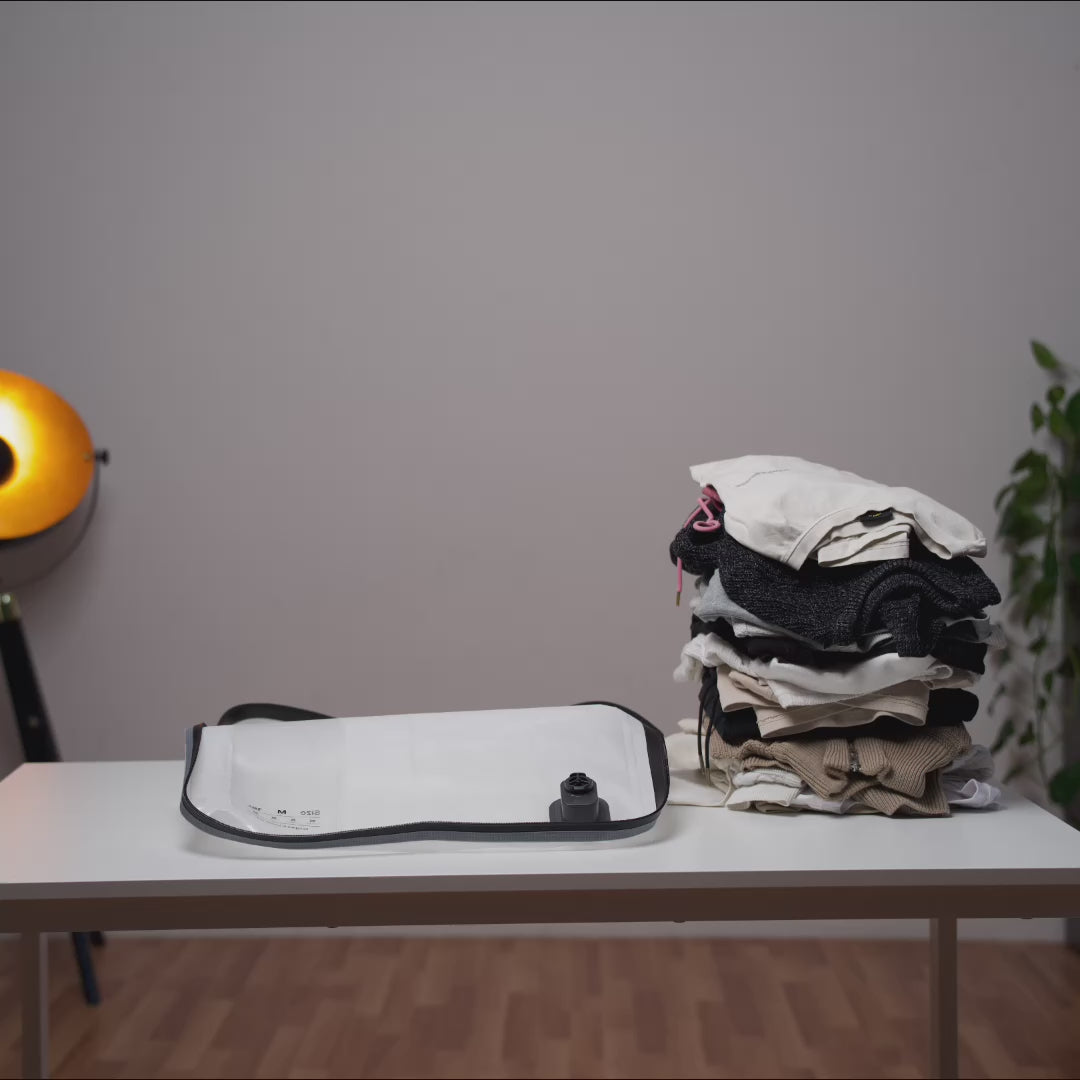 SEEKR AirPack  – 12L Vakuum-Reisebeutel mit integrierter USB-C-Pumpe